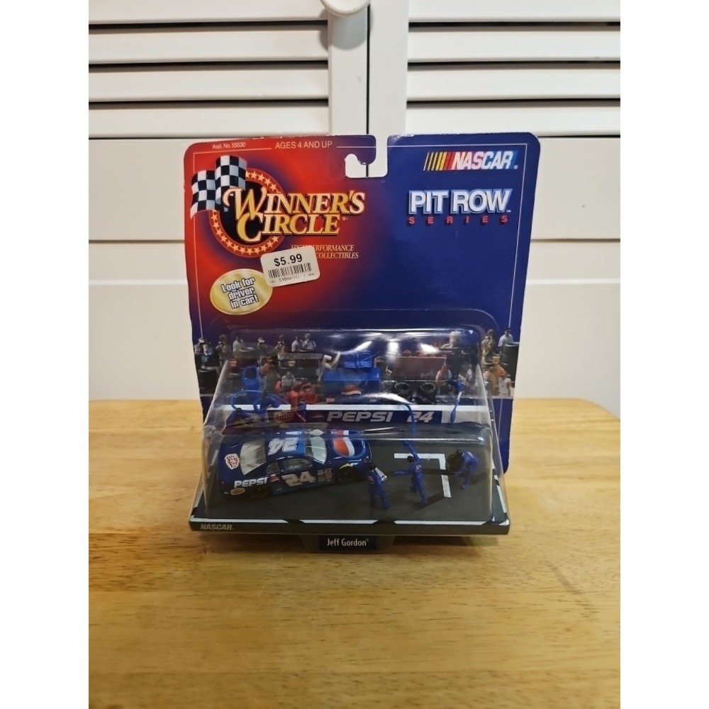 NASCAR Winners Circle Jeff Gordon #24 Pepsi Pit Row Series 1:64 1998 Diecast